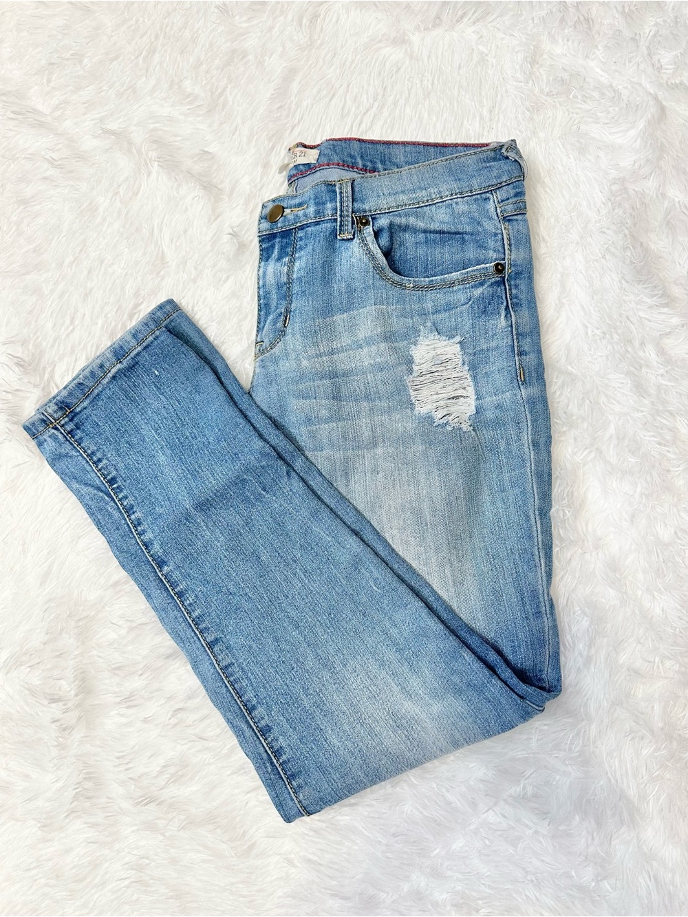 FOREVER 21 Light Wash Distressed Jeans